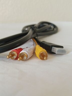 NWOT HDMI to 3 Plug Male RCA AV Audio Video Analog Cable High Speed, 5 Ft